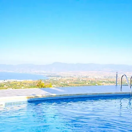 In Sleeps 6 Includes Swimming Pool Air Con And Wifi Villa Neo Chorio