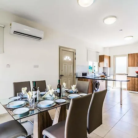Villa In Sleeps 6 Includes Swimming Pool Air Con And Wifi Neo Chorio