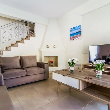In Sleeps 6 Includes Swimming Pool Air Con And Wifi