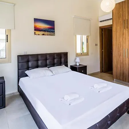 In Sleeps 6 Includes Swimming Pool Air Con And Wifi Villa