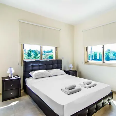 In Sleeps 6 Includes Swimming Pool Air Con And Wifi Villa Neo Chorio