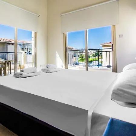In Sleeps 6 Includes Swimming Pool Air Con And Wifi *
