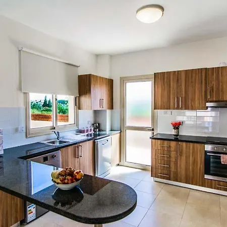 In Sleeps 6 Includes Swimming Pool Air Con And Wifi